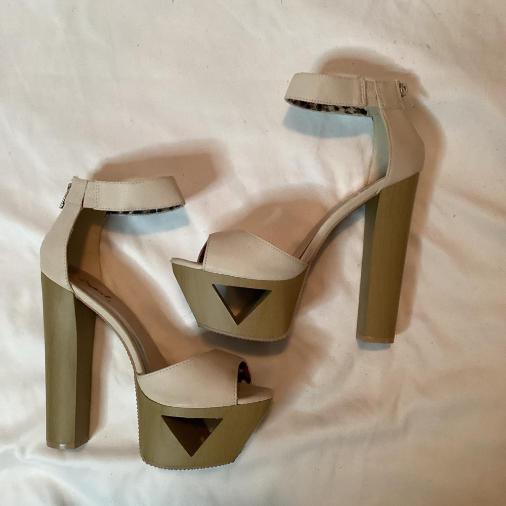 Stone Platform Sandals - Picture 5 of 6